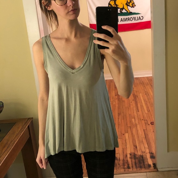 Green tank top - Picture 3 of 6